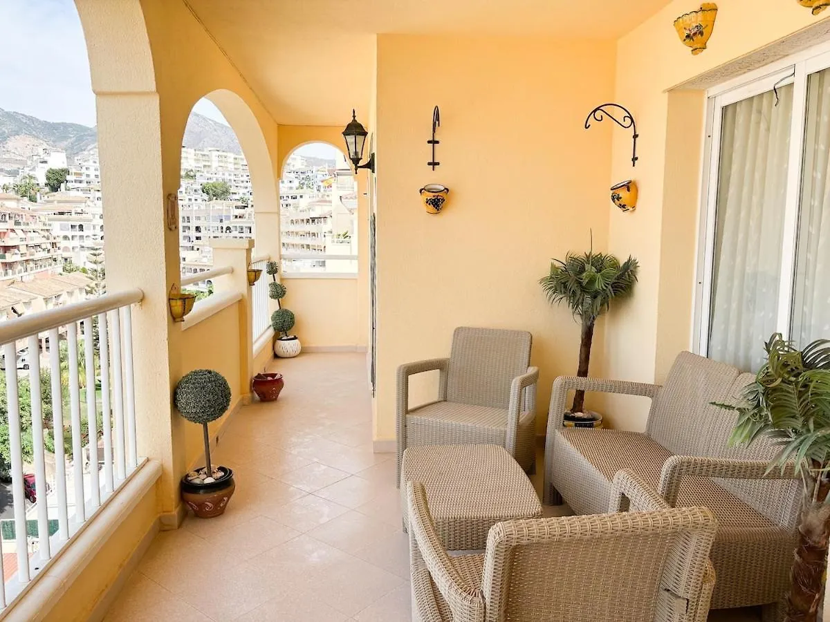 Beautiful Benalmadena Apartment With Sea Views!
