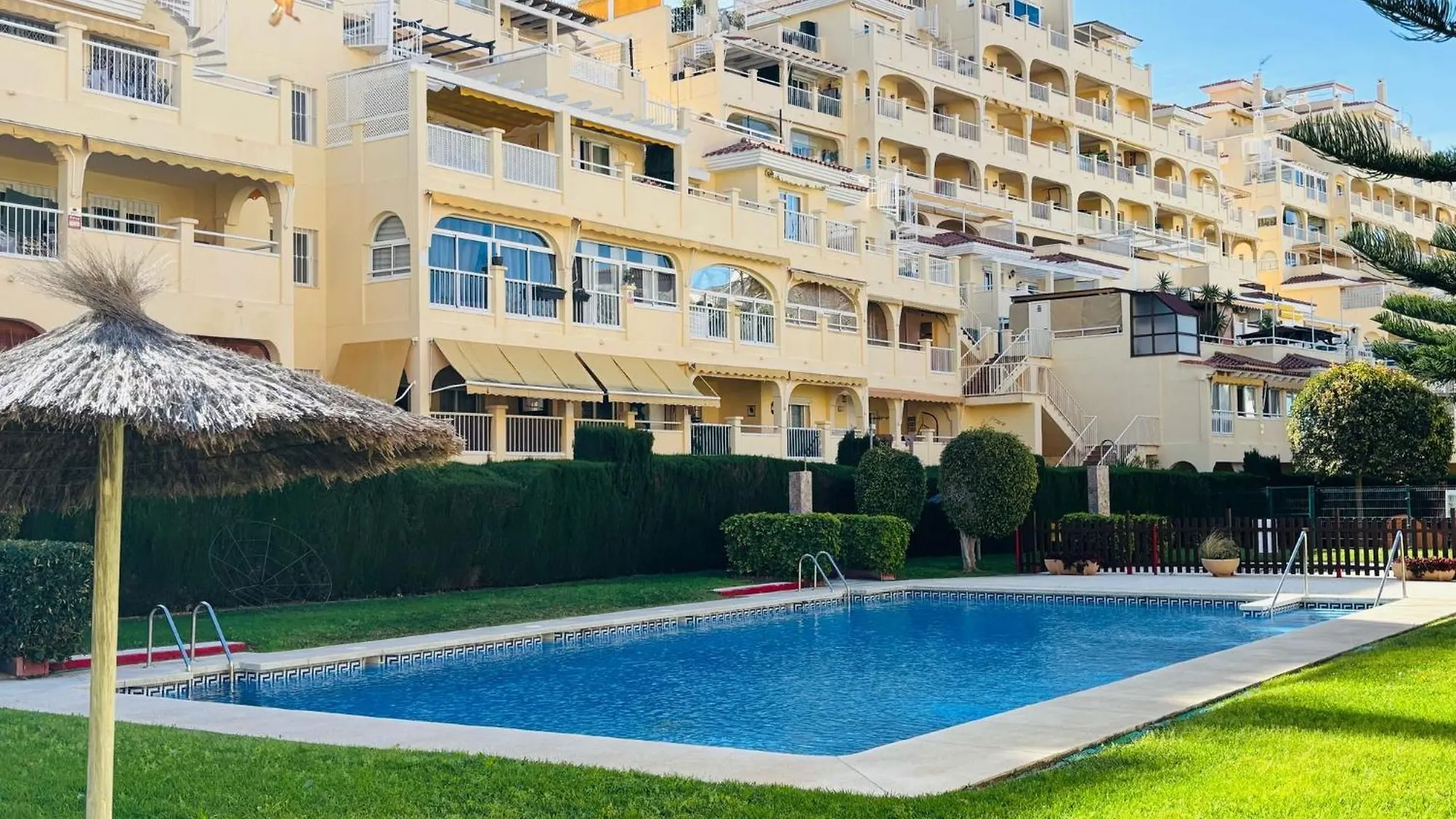 Beautiful Benalmadena Apartment With Sea Views!